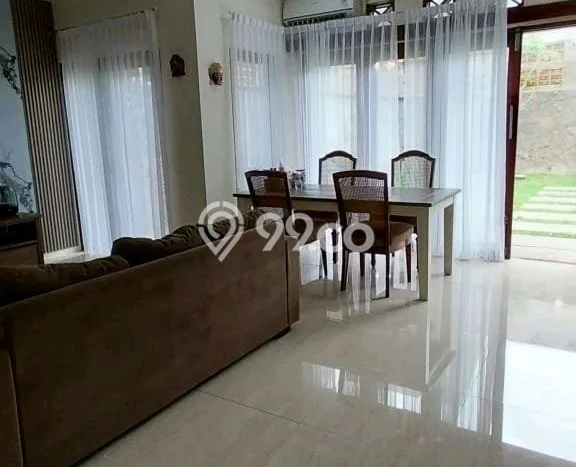 HUNIAN EKSKLUSIF! Rumah area , 4 KT, Design Minimalis, LT 300m2m² Bangunan 250m2m² HUNIAN EKSKLUSIF! Rumah area , 4 KT, Design Minimalis, LT 300m2m² Bangunan 250m2m²