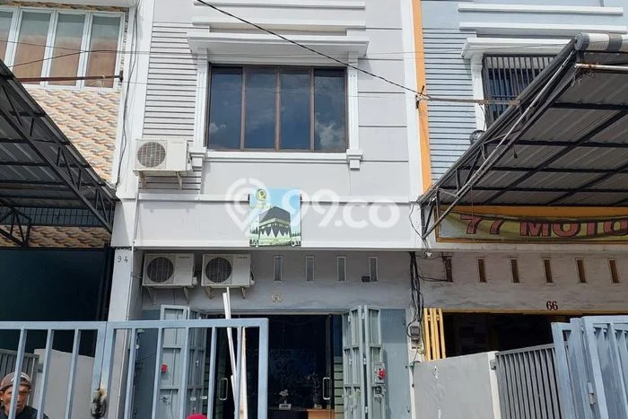 AREA KOMERSIAL! Ruko di Rappocini, Luas 180m², Akses Utama AREA KOMERSIAL! Ruko di Rappocini, Luas 180m², Akses Utama