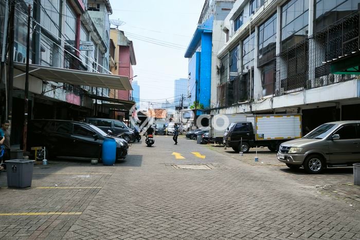 Dijual! Ruko di Roxy Jakarta Pusat LT 75m2 / LB 250m2 Kawasan Bisnis Dijual! Ruko di Roxy Jakarta Pusat LT 75m2 / LB 250m2 Kawasan Bisnis