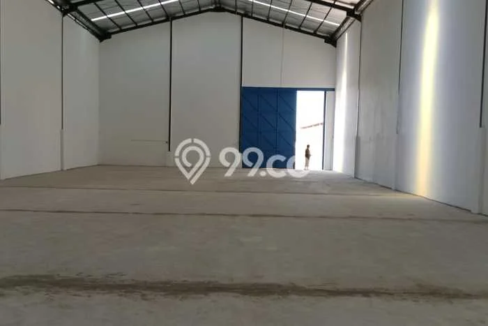 Unit Gudang Disewakan di Cengkareng Barat di Area Ramai & Strategis Unit Gudang Disewakan di Cengkareng Barat di Area Ramai & Strategis