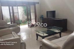 Rumah di , 4 KT, Akses Mudah Pusat Kota, LT 320m2m² LB 216m2m² Rumah di , 4 KT, Akses Mudah Pusat Kota, LT 320m2m² LB 216m2m²