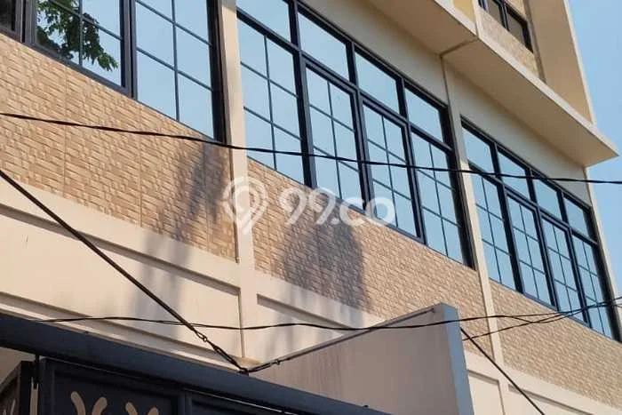 Sewa Rumah Nyaman di Tanjung Duren LT 42m2 / LB 105m2 Siap Huni Sewa Rumah Nyaman di Tanjung Duren LT 42m2 / LB 105m2 Siap Huni