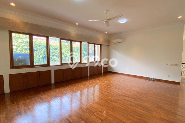 Disewakan Rumah Konsep Modern di Kebayoran Baru Jakarta Selatan dengan 5 KT Disewakan Rumah Konsep Modern di Kebayoran Baru Jakarta Selatan dengan 5 KT