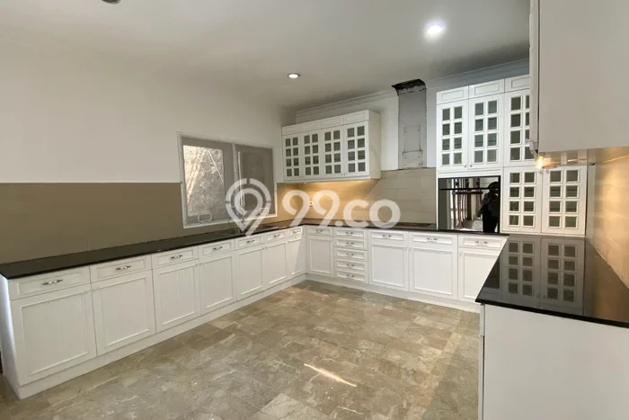 PENAWARAN EKSKLUSIF! Rumah di Kebayoran Baru, 3 KM, Area Premium, LT 700m² LB 500m² PENAWARAN EKSKLUSIF! Rumah di Kebayoran Baru, 3 KM, Area Premium, LT 700m² LB 500m²