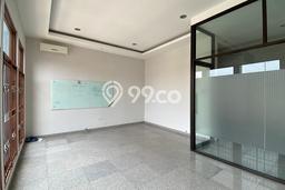 Hunian Modern dengan LT 450m2 & LB 300m2 Disewakan di Senopati Hunian Modern dengan LT 450m2 & LB 300m2 Disewakan di Senopati