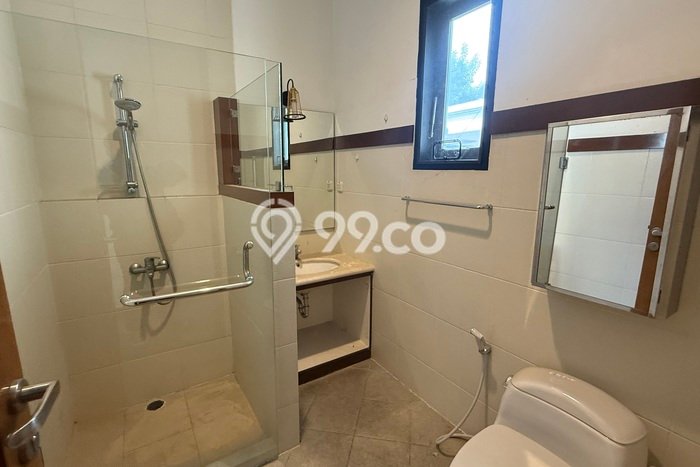 UNIT SPESIAL! Rumah di Senopati, 4 KT, Dekat Pusat Kota, LT 400m² LB 500m² UNIT SPESIAL! Rumah di Senopati, 4 KT, Dekat Pusat Kota, LT 400m² LB 500m²