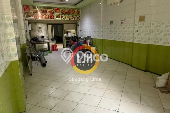 Unit Ruko disewakan di Semarang Tengah Semarang dengan LT 170m2 / LB 300m2 Unit Ruko disewakan di Semarang Tengah Semarang dengan LT 170m2 / LB 300m2