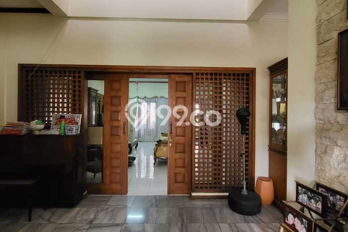 Rumah Mewah LB 318m2 Siap Huni Desain Elegan di Setra Sari, Bandung Rumah Mewah LB 318m2 Siap Huni Desain Elegan di Setra Sari, Bandung