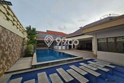 Vila Terawat di , Luas 1197m2m², Posisi Strategis dengan jalan mudah Vila Terawat di , Luas 1197m2m², Posisi Strategis dengan jalan mudah