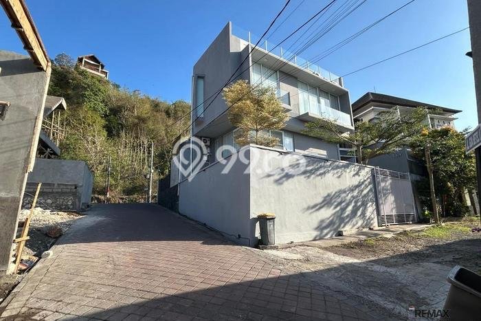 Peluang Investasi! Vila Kawasan , Area 130m2m², Area Premium dengan potensi meningkat Peluang Investasi! Vila Kawasan , Area 130m2m², Area Premium dengan potensi meningkat