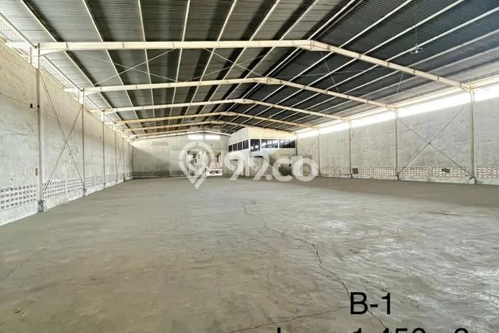 Disewakan Gudang di Kawasan Ramai Kopo Luas 1440m2 Disewakan Gudang di Kawasan Ramai Kopo Luas 1440m2