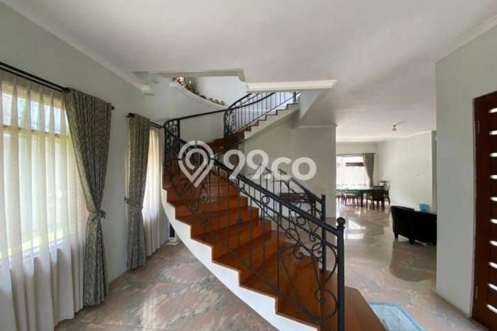 Ready to Use! Luxury House LT 608m2 Desain Elegan di Dago Pakar Ready to Use! Luxury House LT 608m2 Desain Elegan di Dago Pakar