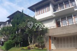 Disewakan! Rumah 4 Kamar Tidur &
3 Kamar Mandi di Setra Duta, Bandung Disewakan! Rumah 4 Kamar Tidur &
3 Kamar Mandi di Setra Duta, Bandung