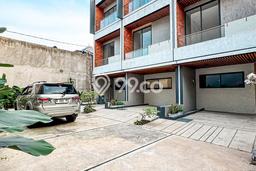 Rumah Mewah LB 186m2 Siap Huni Desain Elegan di Bangka, Jakarta Selatan Rumah Mewah LB 186m2 Siap Huni Desain Elegan di Bangka, Jakarta Selatan
