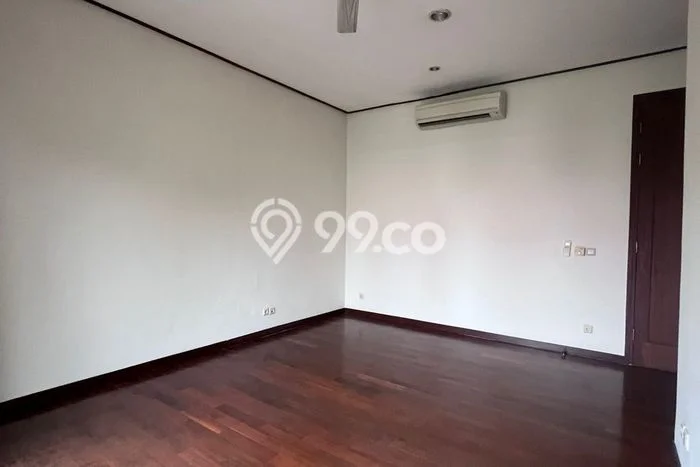 Hunian Ideal dengan LT 300m2 & LB 350m2 Disewakan di Cipete Hunian Ideal dengan LT 300m2 & LB 350m2 Disewakan di Cipete