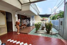 Rumah Luxury Modern Siap Huni di Dharma Husada Surabaya Rumah Luxury Modern Siap Huni di Dharma Husada Surabaya