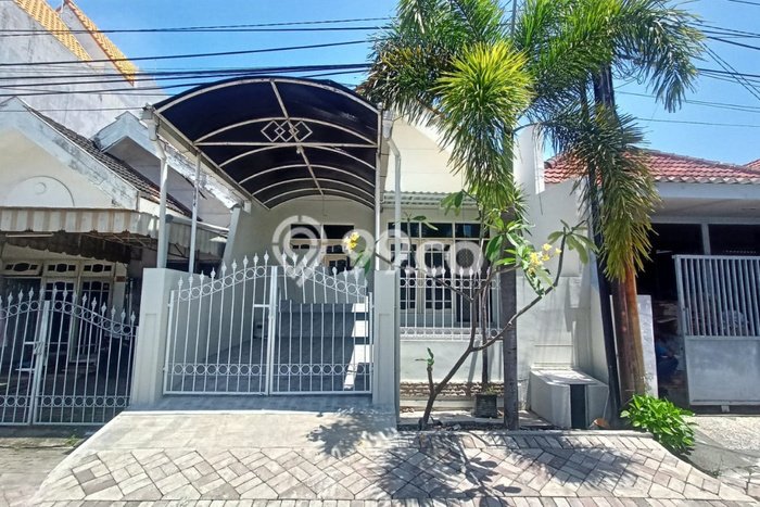 Disewakan! Rumah 2 Kamar Tidur &
1 Kamar Mandi di Kedung Baruk, Surabaya Disewakan! Rumah 2 Kamar Tidur &
1 Kamar Mandi di Kedung Baruk, Surabaya