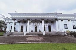 Rumah Luxury Modern Tanpa Renovasi di Sentul Bogor Rumah Luxury Modern Tanpa Renovasi di Sentul Bogor