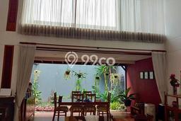 Rumah Elit Modern Tanpa Renovasi di Setra Duta Bandung Rumah Elit Modern Tanpa Renovasi di Setra Duta Bandung