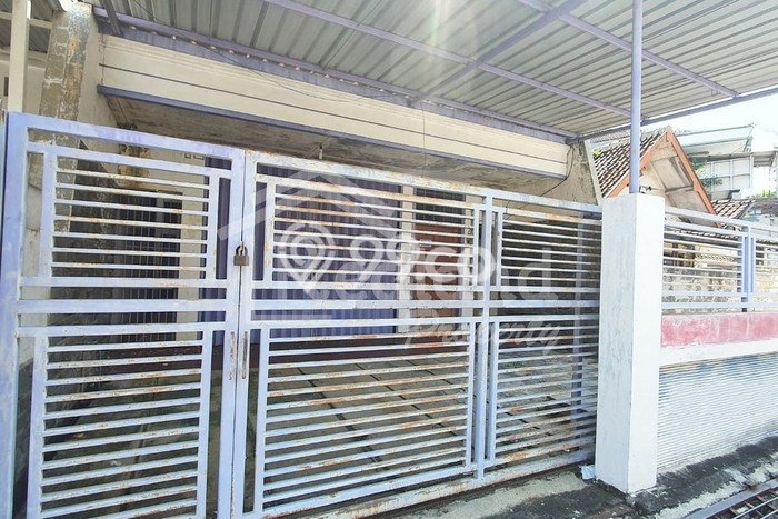 Rumah di Semarang Selatan, 2 KT, Dekat Universitas, LT 167m² LB 140m² Rumah di Semarang Selatan, 2 KT, Dekat Universitas, LT 167m² LB 140m²