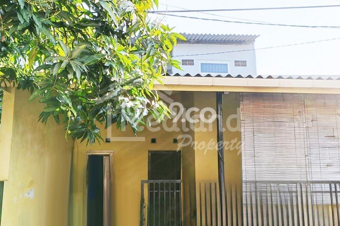 SIAP HUNI! Rumah Asri area Pedurungan, LT 65m2m² LB 80m2m² SIAP HUNI! Rumah Asri area Pedurungan, LT 65m2m² LB 80m2m²