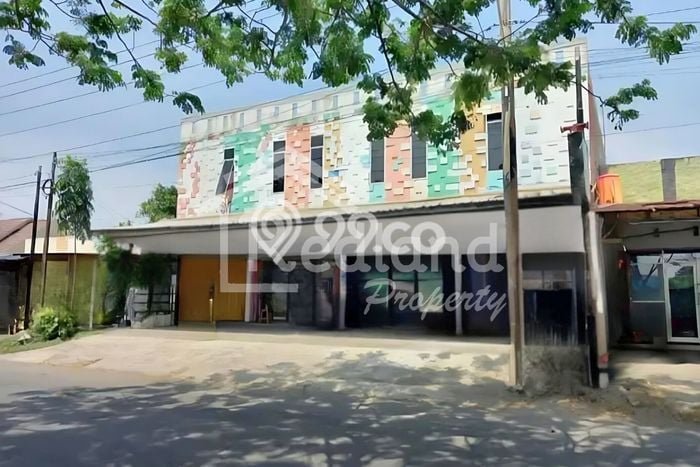 Ruko Disewa di Semarang dengan LB 104m2 Area Komersial Ramai Ruko Disewa di Semarang dengan LB 104m2 Area Komersial Ramai