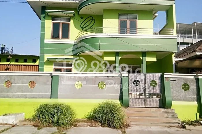 Lokasi terbaik! Rumah siap pakai disewakan di Semarang Tengah LB 125m2 Lokasi terbaik! Rumah siap pakai disewakan di Semarang Tengah LB 125m2