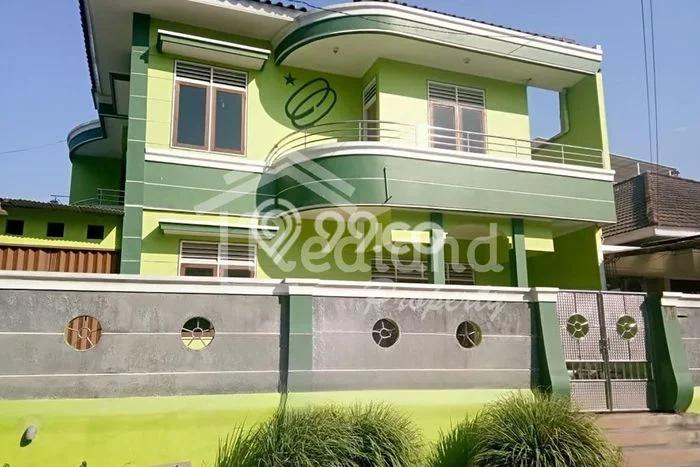 Lokasi terbaik! Rumah siap pakai disewakan di Semarang Tengah LB 125m2 Lokasi terbaik! Rumah siap pakai disewakan di Semarang Tengah LB 125m2
