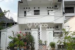 Rumah Mewah LB 160m2 Siap Pakai Desain Elegan di Pondok Bambu, Jakarta Timur Rumah Mewah LB 160m2 Siap Pakai Desain Elegan di Pondok Bambu, Jakarta Timur