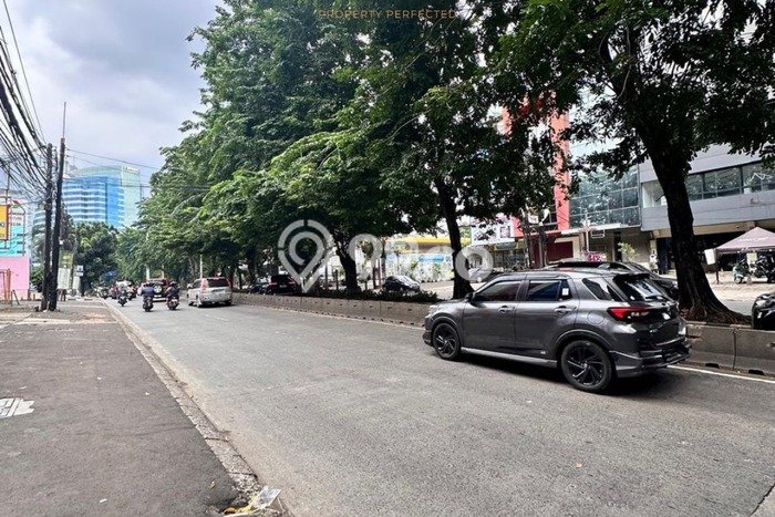 Unit Komersial Dijual di Jakarta Selatan LT 570m2 & LB 1350m2 Unit Komersial Dijual di Jakarta Selatan LT 570m2 & LB 1350m2