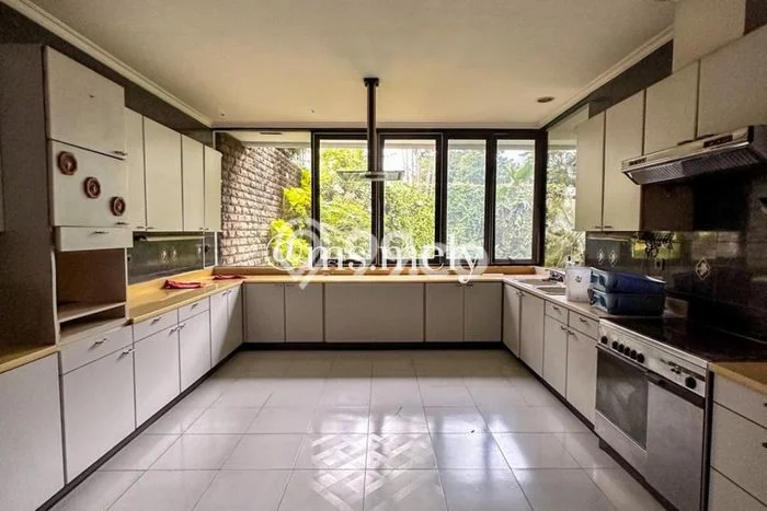 Rumah Mewah Akses Strategis di Jakarta Selatan Unfurnished Rumah Mewah Akses Strategis di Jakarta Selatan Unfurnished