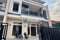 Dijual Rumah Luas Elegan Dengan View Cantik di Villa Melati Mas, Tangerang Selatan Dijual Rumah Luas Elegan Dengan View Cantik di Villa Melati Mas, Tangerang Selatan