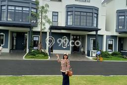 Jual Rumah Mewah Elegan Dengan View Eksklusif di Gading Serpong, Tangerang Jual Rumah Mewah Elegan Dengan View Eksklusif di Gading Serpong, Tangerang