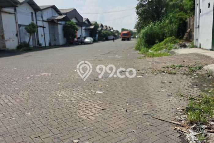 Unit Gudang Disewakan di Margomulyo di Area Ramai & Strategis Unit Gudang Disewakan di Margomulyo di Area Ramai & Strategis
