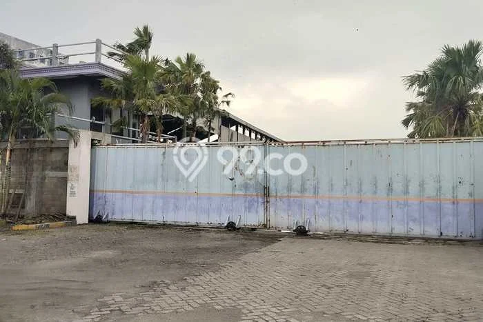 Tanah Kavling Disewakan di Duduk Sampeyan dengan Luas 53790m2 Tanah Kavling Disewakan di Duduk Sampeyan dengan Luas 53790m2