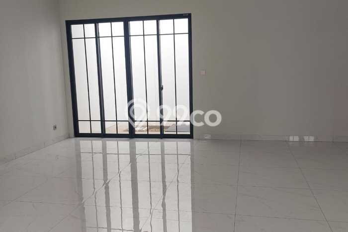 Jarang Ada! Rumah Kontrakan 4 Kamar Nyaman Siap Huni Summarecon Crown Gading Jarang Ada! Rumah Kontrakan 4 Kamar Nyaman Siap Huni Summarecon Crown Gading