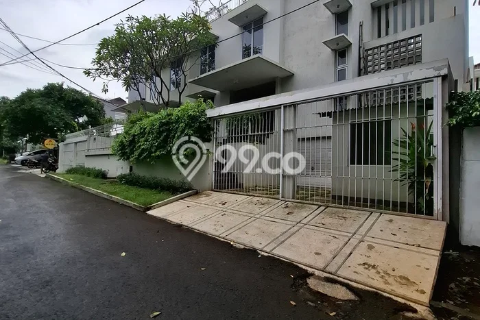 Sewa Rumah Nyaman LT 270m2 / LB 400m2 di Menteng Dalam, Jakarta Selatan Sewa Rumah Nyaman LT 270m2 / LB 400m2 di Menteng Dalam, Jakarta Selatan