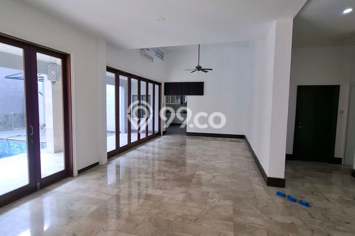 Rumah di Kebayoran Baru, 5 KM, Pemandangan Indah, Luas 699m2m² Bangunan 750m2m² Rumah di Kebayoran Baru, 5 KM, Pemandangan Indah, Luas 699m2m² Bangunan 750m2m²