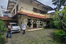 Siap Huni Rumah Mewah 7 Kamar di Kebayoran Baru Dekat ke Mana Saja Siap Huni Rumah Mewah 7 Kamar di Kebayoran Baru Dekat ke Mana Saja