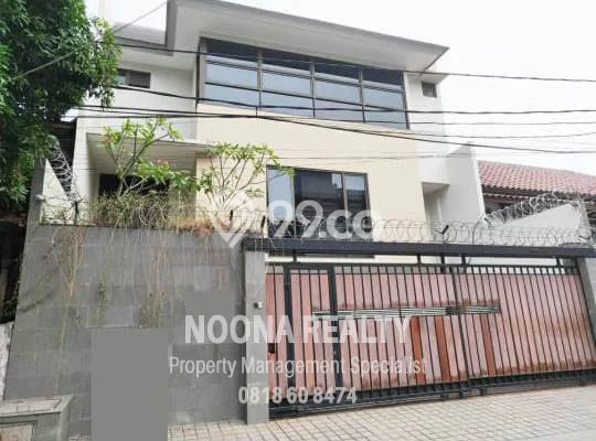 Disewakan Rumah Konsep Modern di Kebayoran Baru Jakarta Selatan dengan 4 KT Disewakan Rumah Konsep Modern di Kebayoran Baru Jakarta Selatan dengan 4 KT