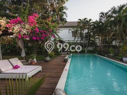 Rumah Luxury Modern Siap Huni di Canggu Badung Rumah Luxury Modern Siap Huni di Canggu Badung