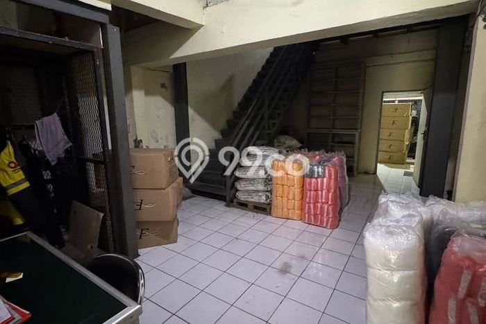 Unit Ruko Dijual di Jakarta Barat LT 151m2 & LB 300m2 Unit Ruko Dijual di Jakarta Barat LT 151m2 & LB 300m2