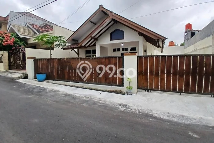 Disewakan! Rumah 3 Kamar Tidur &
2 Kamar Mandi di Semeru, Semarang Disewakan! Rumah 3 Kamar Tidur &
2 Kamar Mandi di Semeru, Semarang