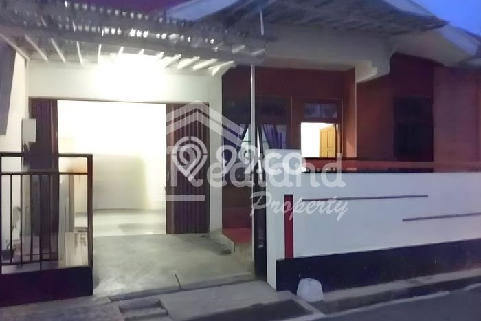 Rumah Strategis Modern Lb 135m2 di Semarang Selatan, Semarang Rumah Strategis Modern Lb 135m2 di Semarang Selatan, Semarang