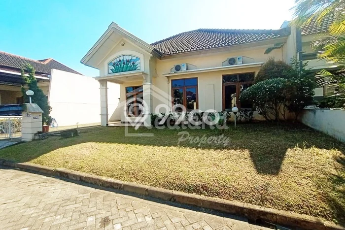 Rumah area Banyumanik, 1 KM, Design Modern, LT 300m2m² Bangunan 120m2m² Rumah area Banyumanik, 1 KM, Design Modern, LT 300m2m² Bangunan 120m2m²