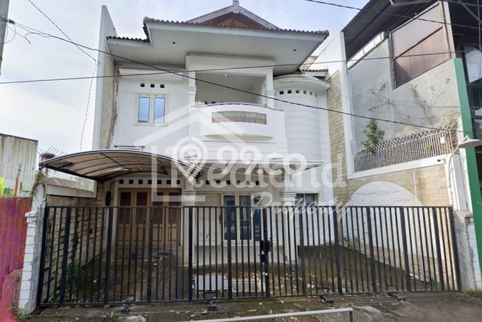 Lokasi strategis! Rumah siap pakai disewakan di Semarang Tengah LB 350m2 Lokasi strategis! Rumah siap pakai disewakan di Semarang Tengah LB 350m2