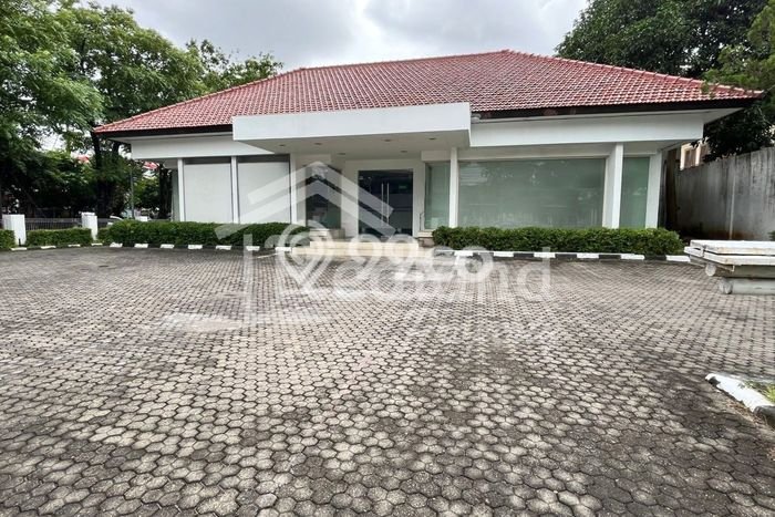 Untuk Disewa Komersial di Semarang Tengah Semarang LT 1213m2, LB 677m2 Untuk Disewa Komersial di Semarang Tengah Semarang LT 1213m2, LB 677m2