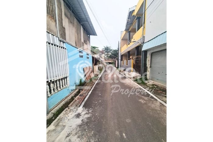 Bisa KPR! Rumah Asri area Semarang Barat, LT 100m² LB 80m² Bisa KPR! Rumah Asri area Semarang Barat, LT 100m² LB 80m²