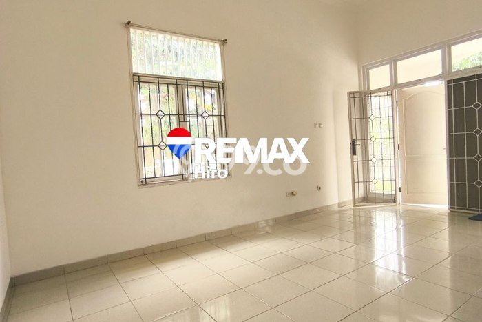 Ready to Use! Premium House LT 310m2 Desain Elegan di Kemang Pratama Ready to Use! Premium House LT 310m2 Desain Elegan di Kemang Pratama