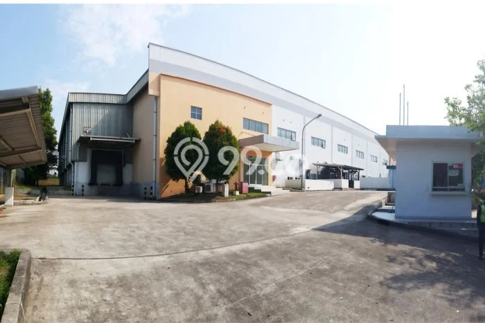 AREA BISNIS! Gudang Kawasan Karawang Barat, Luas 1696m2m², Jalan Utama AREA BISNIS! Gudang Kawasan Karawang Barat, Luas 1696m2m², Jalan Utama